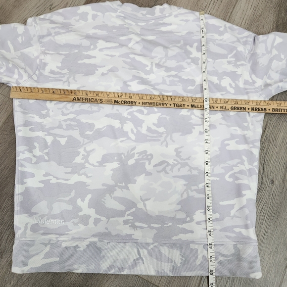 Lululemon Perfectly Oversized Crew in Incognito Camo Alpine White Multi Size 6 - Picture 12 of 12